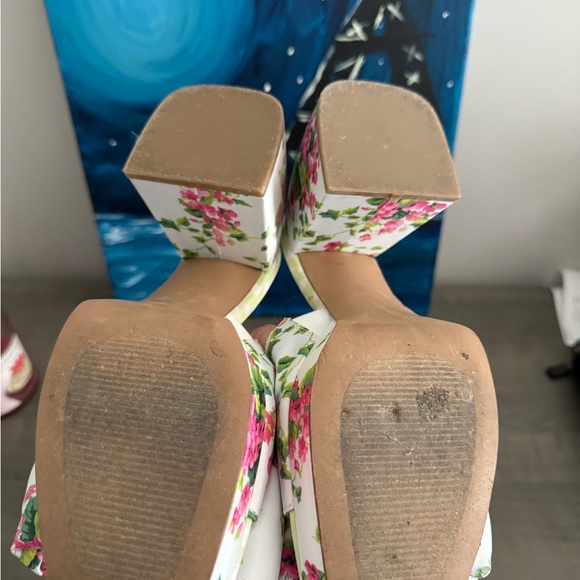 Betsy Johnson Floral fabric bow heels - Picture 4 of 10